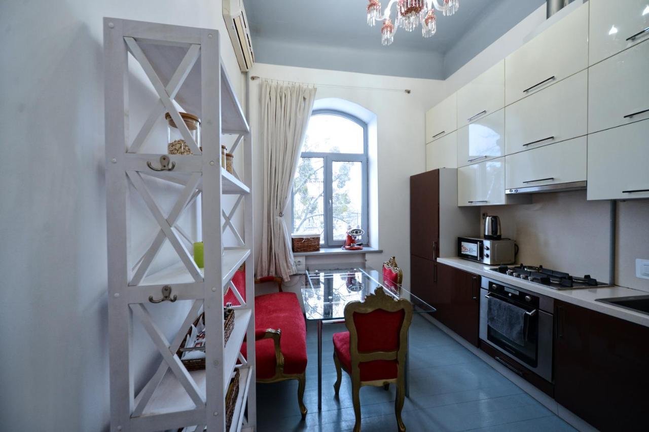 Artol Gorodetskogo Apartment Kiev Exterior photo