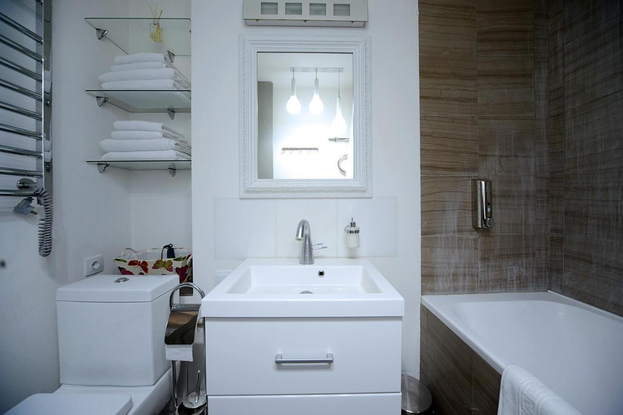 Artol Gorodetskogo Apartment Kiev Exterior photo