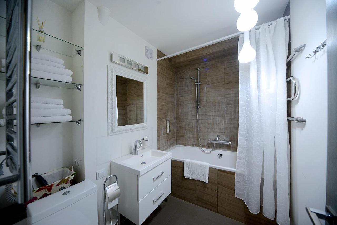 Artol Gorodetskogo Apartment Kiev Exterior photo