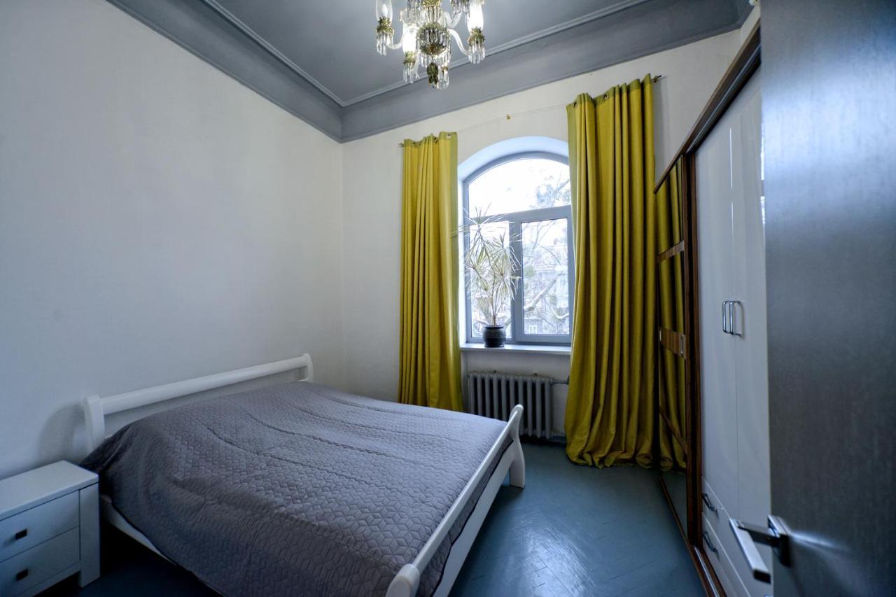 Artol Gorodetskogo Apartment Kiev Exterior photo